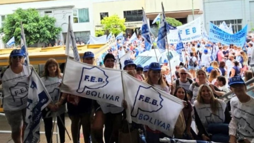 Unión Educadores Bolívar se movilizó a La Plata