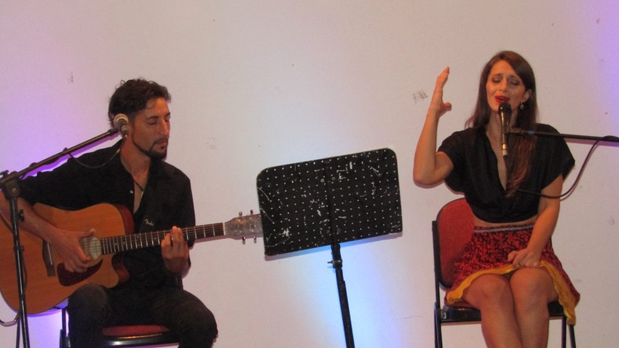 Diego y Ana en el auditorio: El camino de la justicia empieza por la poesía