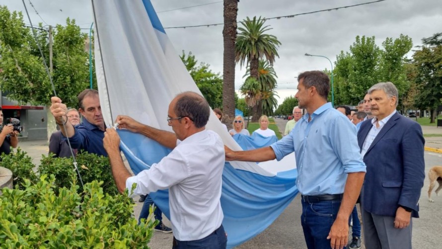 El intendente encabezó los actos por el aniversario 146 de la fundación de Bolívar