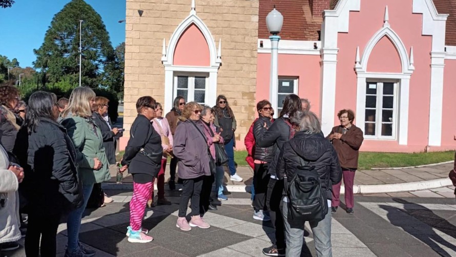 Adultos mayores visitaron La Plata a través del programa “Turismo social”