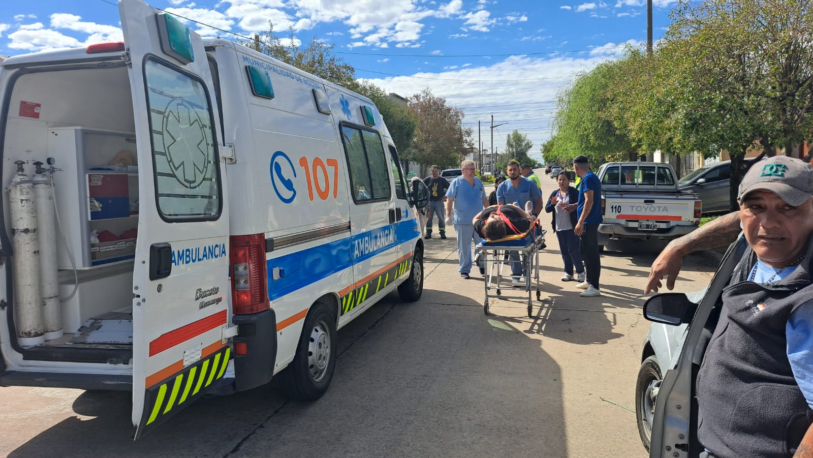 Choque de bicicletas en calle Rivadavia: una mujer fue hospitalizada
