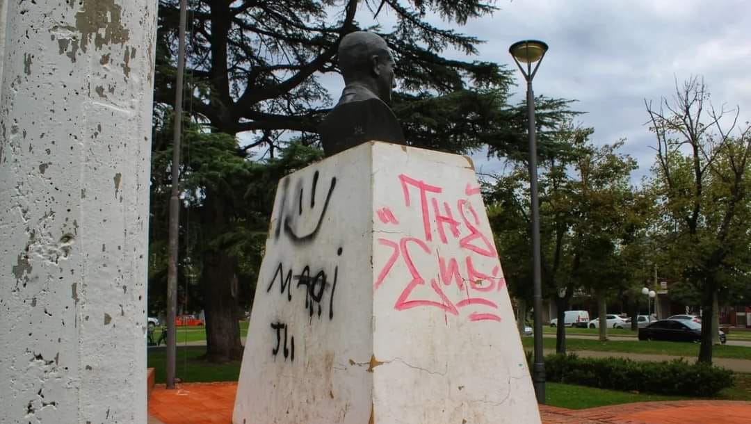 Vandalizaron el busto de Perón y Marcos Pisano estalló en las redes