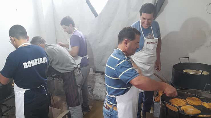 Fue exitosa la venta de tortas fritas de los bomberos