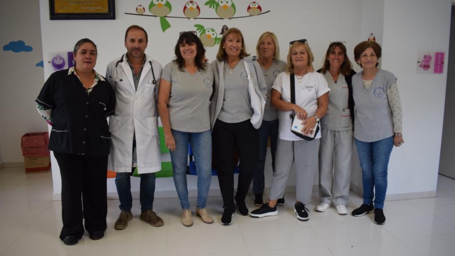 Uniendo Sonrisas entregó donaciones al servicio de pediatría del Capredoni