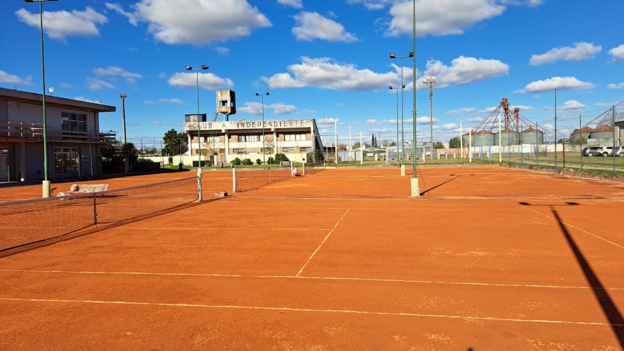 El sábado se habilitan las canchas de tenis de Independiente