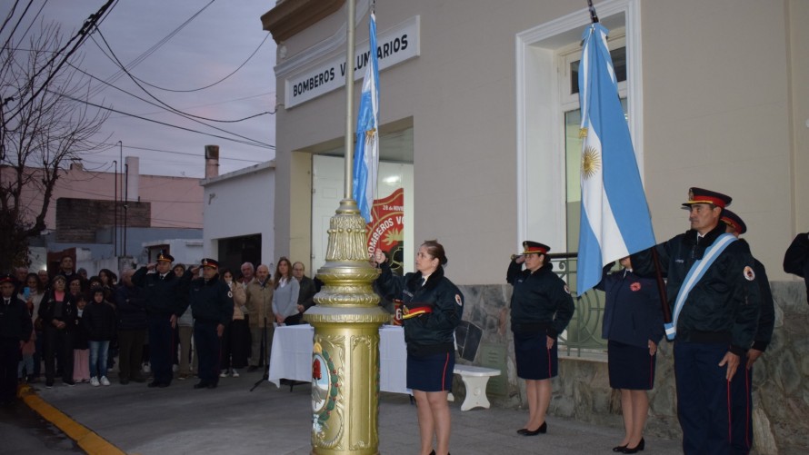 El Día del Bombero Voluntario se celebró con un emotivo acto