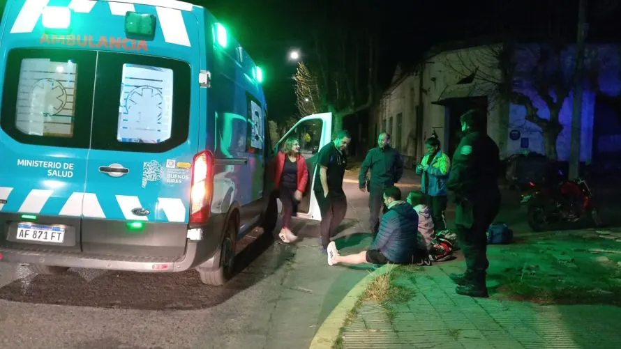 Dos personas cayeron de la moto y fueron trasladadas al hospital