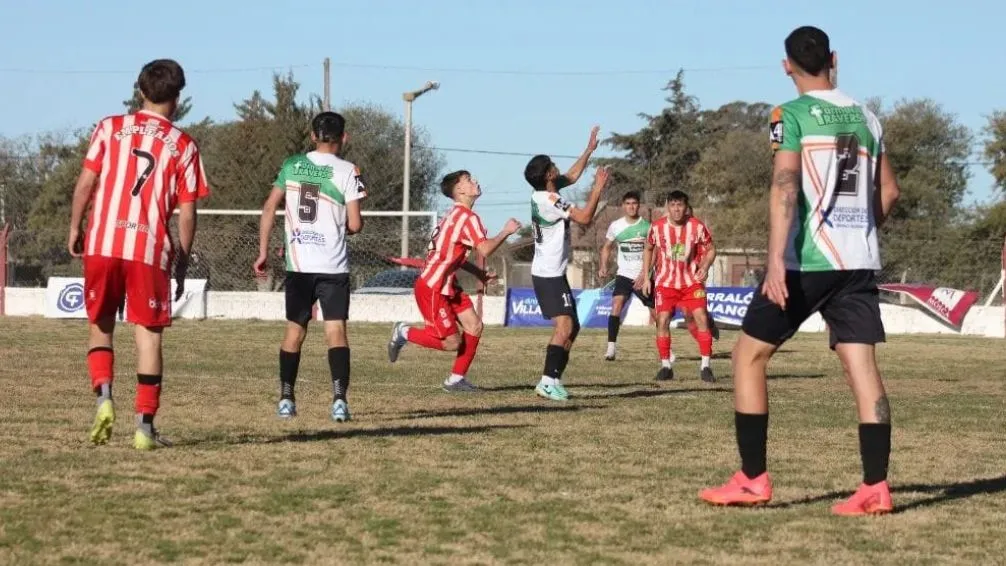 En la ida de los cuartos, Empelados se impuso ante Bancario por 2-1 e Independiente y Casariego empataron 2-2. Foto: Magalí Peralta.