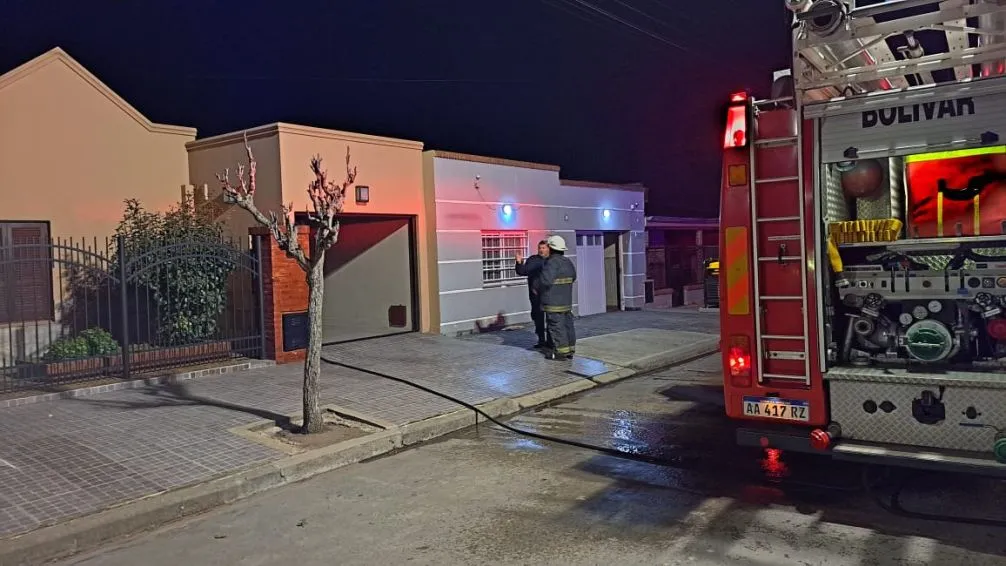  Un extractor ocasionó un principio de incendio en una vivienda