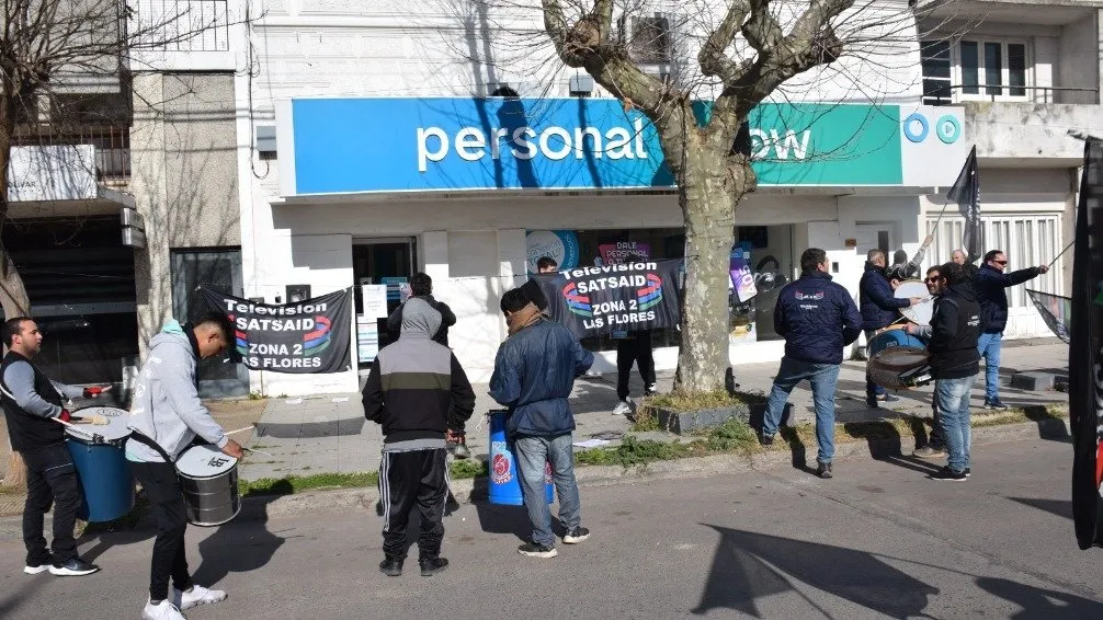  Trabajadores del Sindicato de Televisión realizaron una protesta en las oficinas de Personal Flow