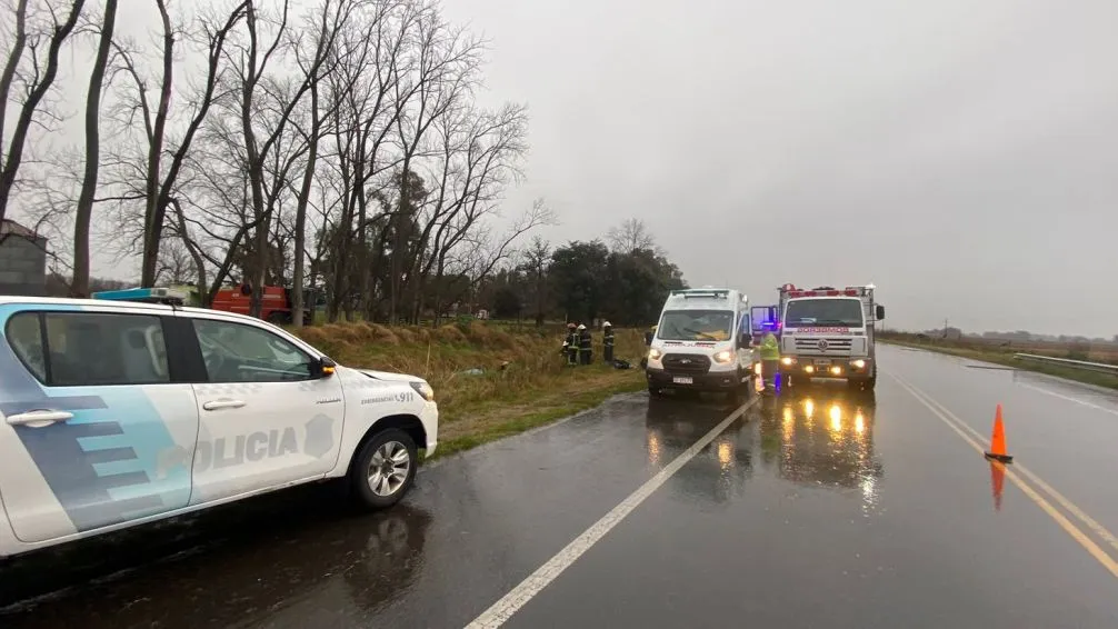 Lluvia, despiste y vuelco en la RP 65 terminó con una mujer hospitalizada