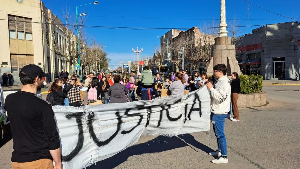 Marcharon pidiendo justicia para una nena abusada por su padre 