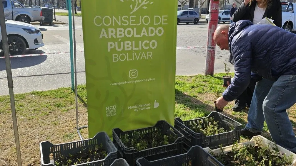 Pisano acompañó la iniciativa del Consejo de Arbolado Público por el Día del Árbol