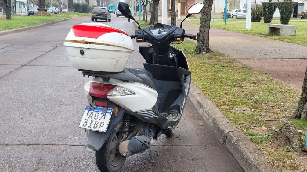 Una mujer se cayó de la moto y fue derivada al hospital