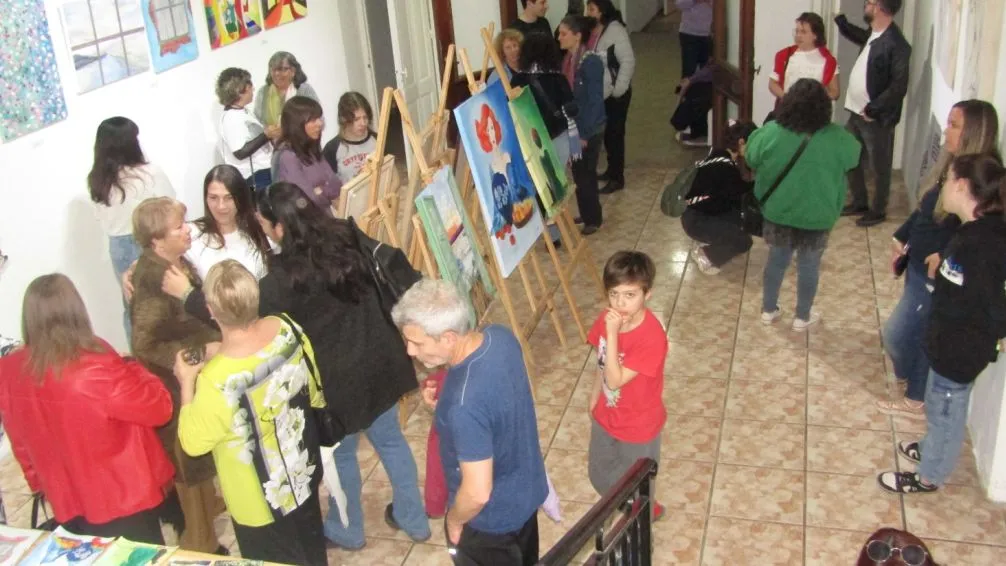 La Cultural abrió sus Ventanas, colores y poesía para una tarde de sol