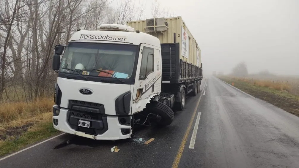 Dos camiones chocaron en la Ruta 65 