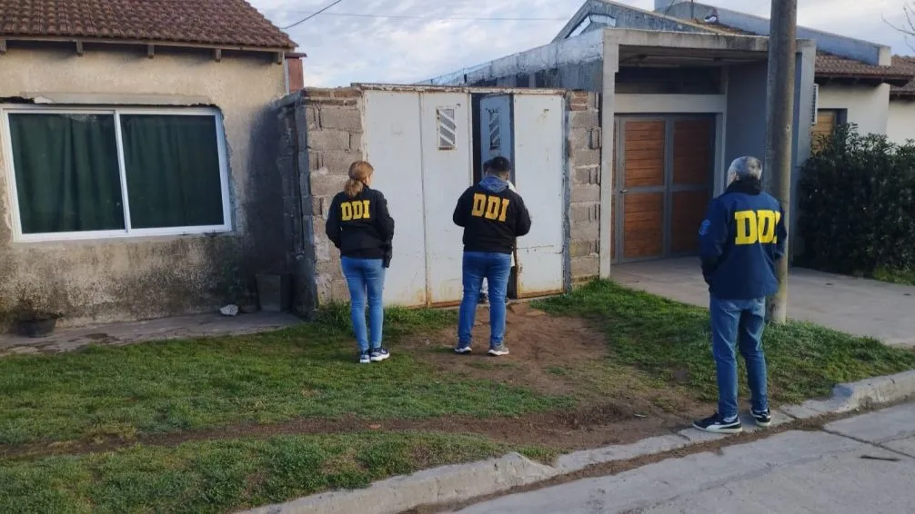 Detuvieron a dos mujeres y dos hombres acusados de extorsionar a un olavarriense