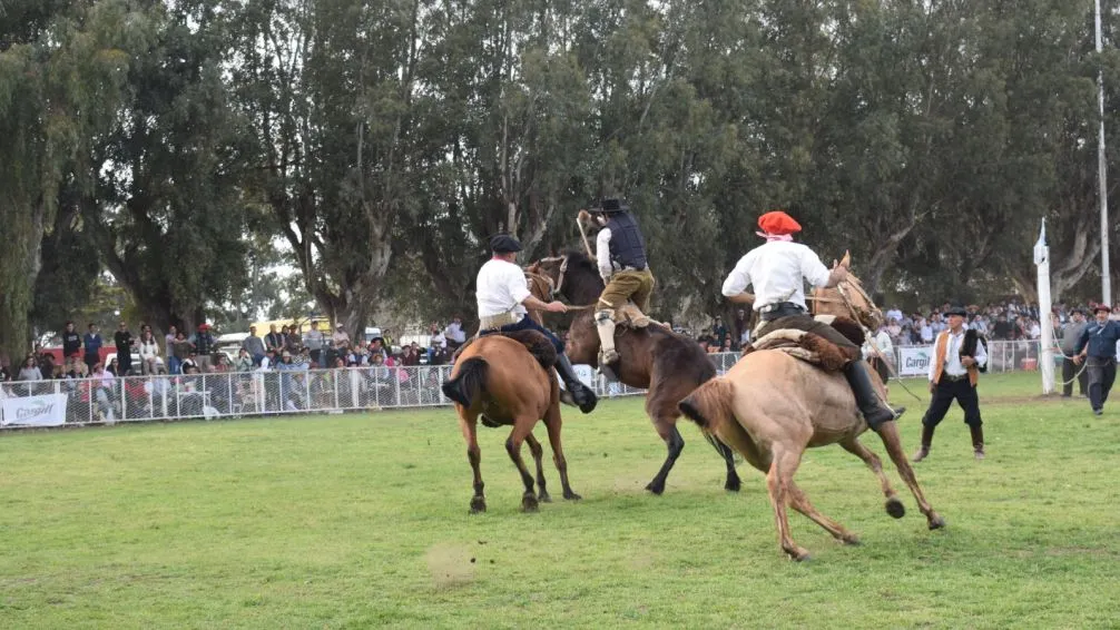 Gran jineteada este domingo en la Expo Rural