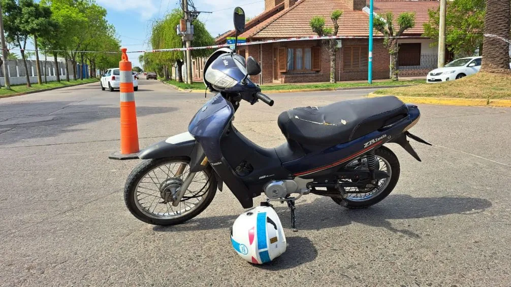 Dos mujeres hospitalizadas tras un choque entre moto y camioneta