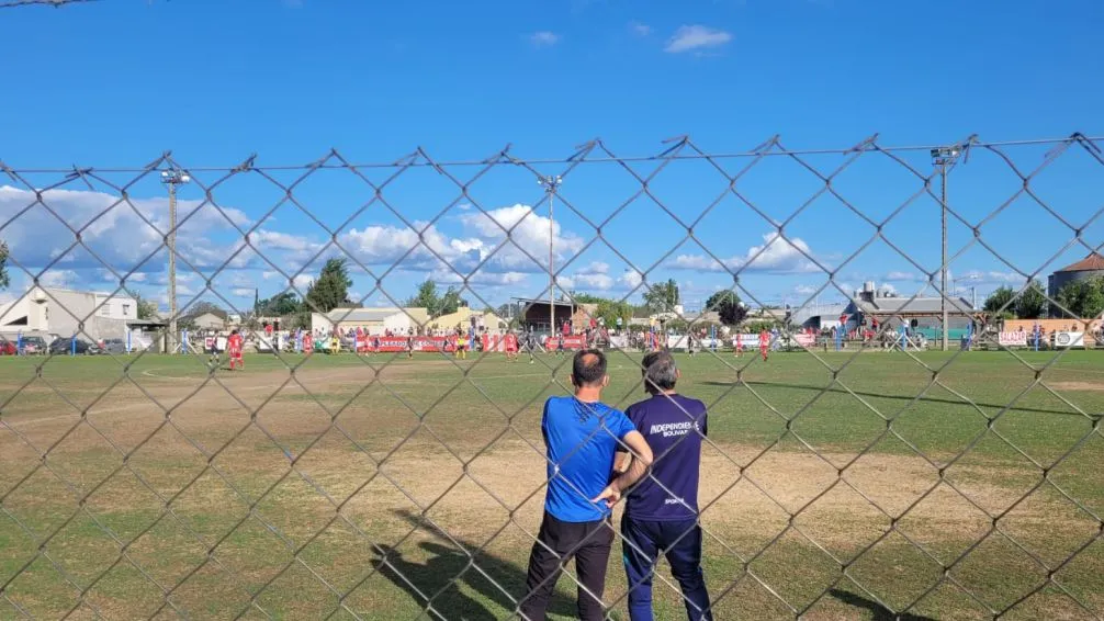 Empleados se quedó con el clásico del fútbol local