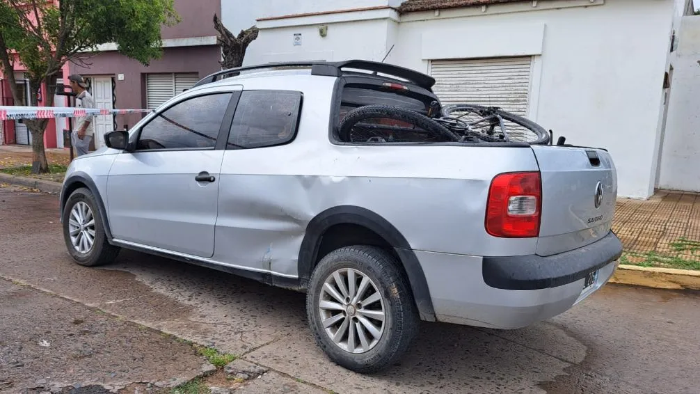 Un hombre hospitalizado tras choque entre moto y camioneta