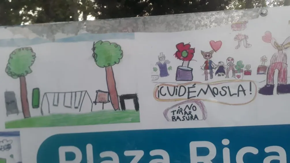  Vandalizaron el nuevo cartel de la plaza Rojas