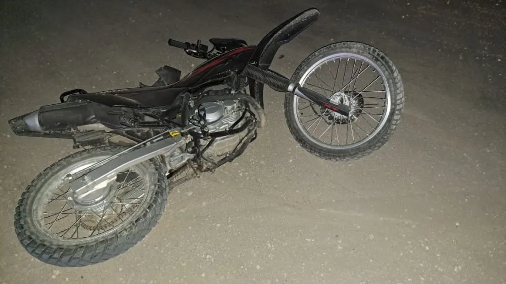 Motociclista lesionado y hospitalizado tras fuerte impacto con un auto