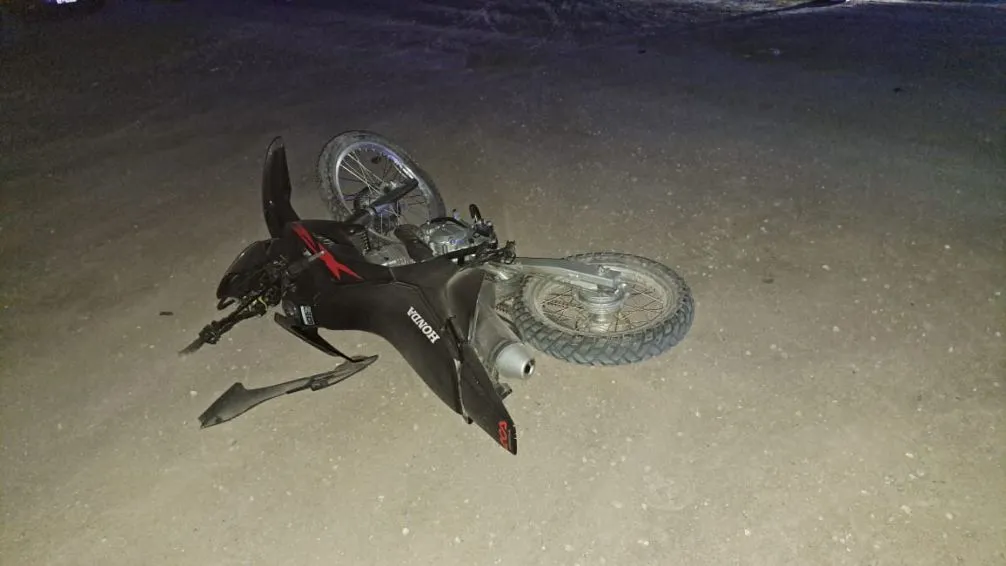 Motociclista lesionado y hospitalizado tras fuerte impacto con un auto