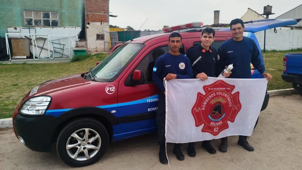 Víctor Urigoytea, Darío Thomann y Franco Pasos, los tres bolivarenses que colaboraron tras el derrumbe en Gesell