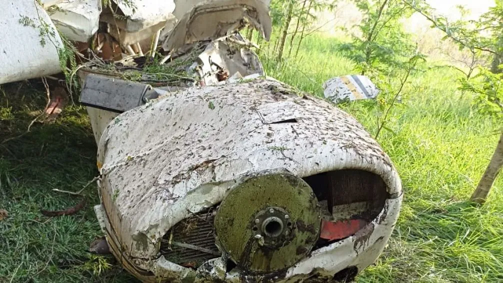 Cayó a tierra una avioneta fumigadora y su piloto está internado con fracturas de vértebras