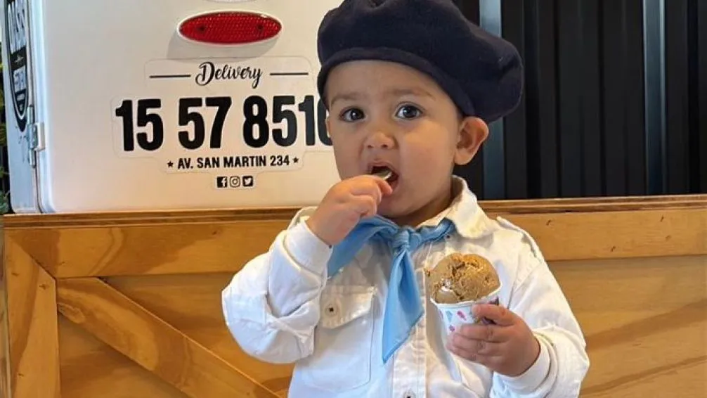 Oasis y La Familia.kom entregaron cientos de helados y empanadas