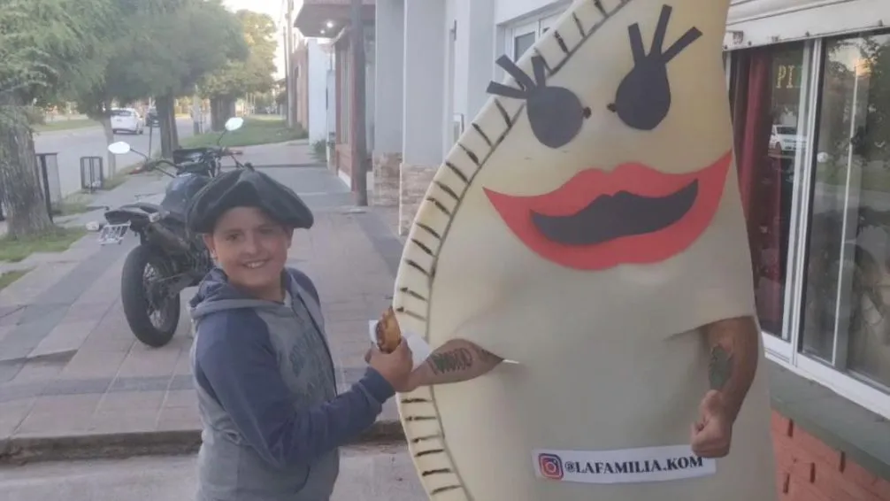 Oasis y La Familia.kom entregaron cientos de helados y empanadas