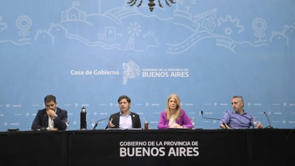 Kicillof rechazó la venta de Aerolíneas Argentinas y dijo que la Provincia podría tomar el control