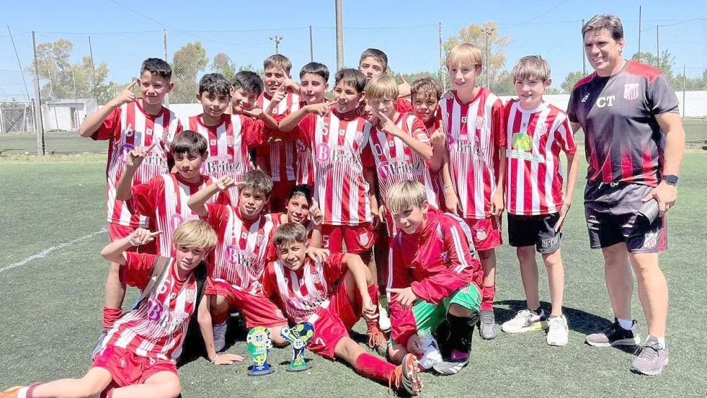 Empleados ganó la Copa Embajadores con su equipo Sub 13