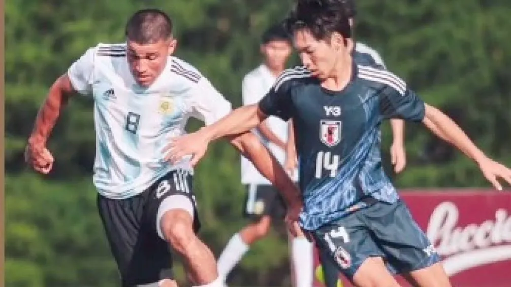  Enzo Stampone jugó para Argentina en un amistoso frente a Japón