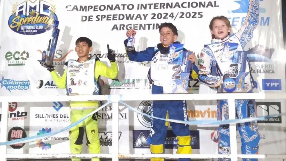 De amarillo, Benjamín Comas de Bolívar, ganador en 50 cc. Menores.