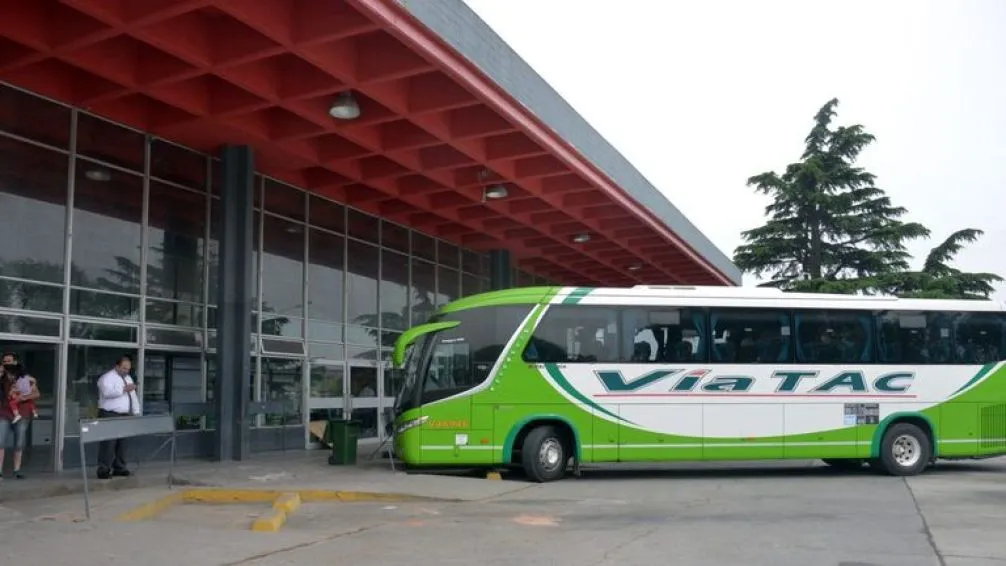 El aberrante hecho habría ocurrido en un viaje de ómnibus de la empresa Vía Tac que cubre el recorrido Tandil-Bolívar.