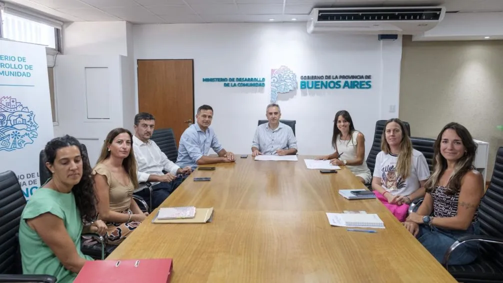 Rodríguez y Bucca firmaron un convenio con el ministro Andrés Larroque