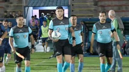 Árbitro puntano para el primer juego entre Sarmiento y Ciudad de Bolívar