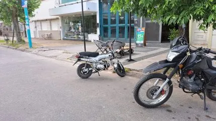 Una moto embistió a un agente de Seguridad Vial