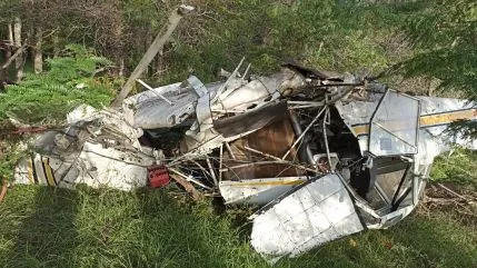 Cayó a tierra una avioneta fumigadora y su piloto está internado con fracturas de vértebras