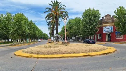 Plazas y ramblas sufren la actual sequía, hay que regar esos espacios públicos