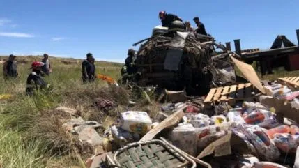 Tres muertos en un choque entre un camión y un auto en la ruta 74