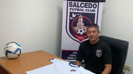 Daniel Luengo fue presentado como entrenador del Salcedo Fútbol Club de República Dominicana